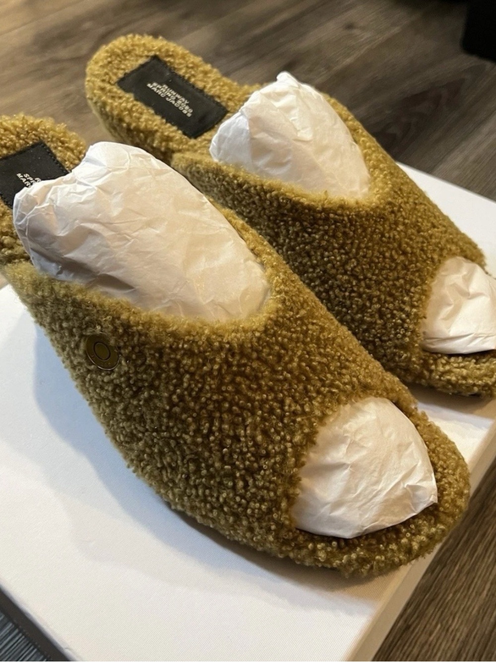 MARCJACOBS RUNWAY SPRING 2020 TEDDY MULES